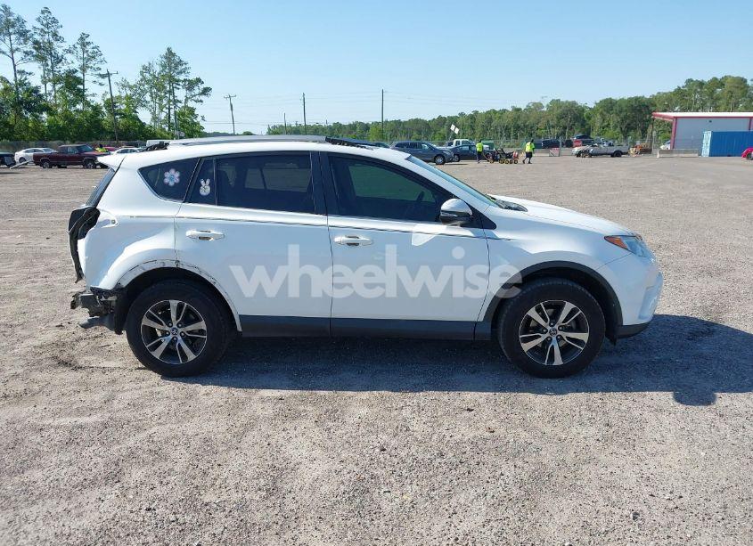 Photo 14 of 2018 Toyota Rav4 XLE (VIN 2T3WFREV6JW511792)