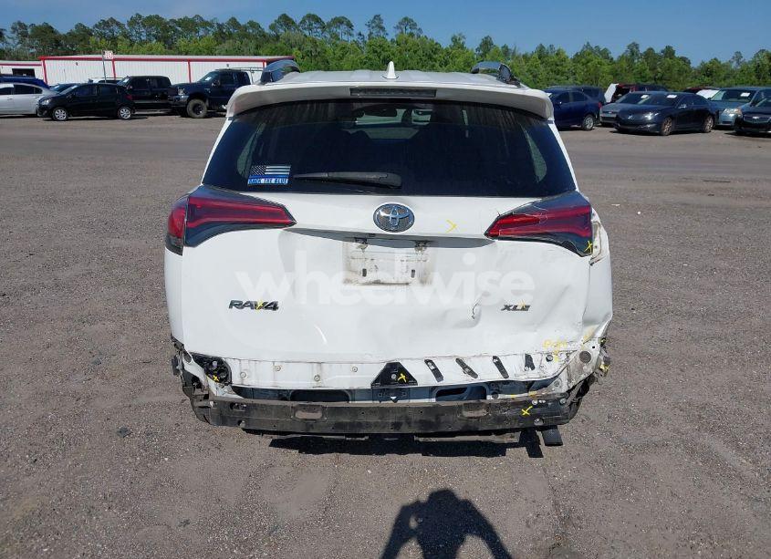 Photo 6 of 2018 Toyota Rav4 XLE (VIN 2T3WFREV6JW511792)