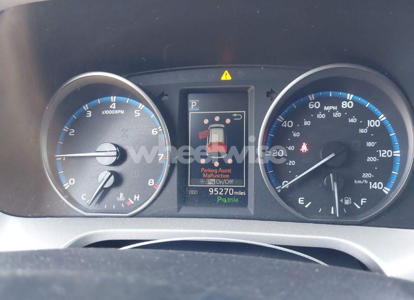 Photo 7 of 2018 Toyota Rav4 XLE (VIN 2T3WFREV6JW511792)