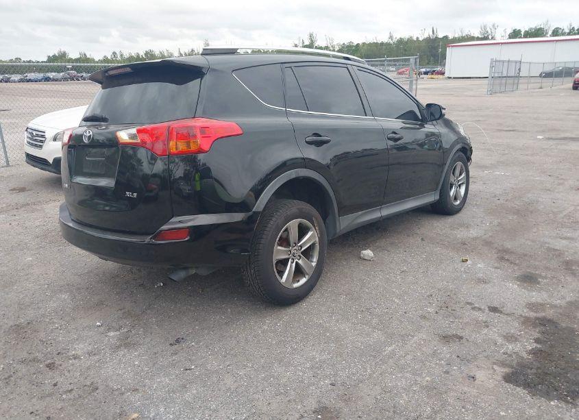 Photo 4 of 2015 Toyota Rav4 XLE (VIN 2T3WFREV7FW205319)