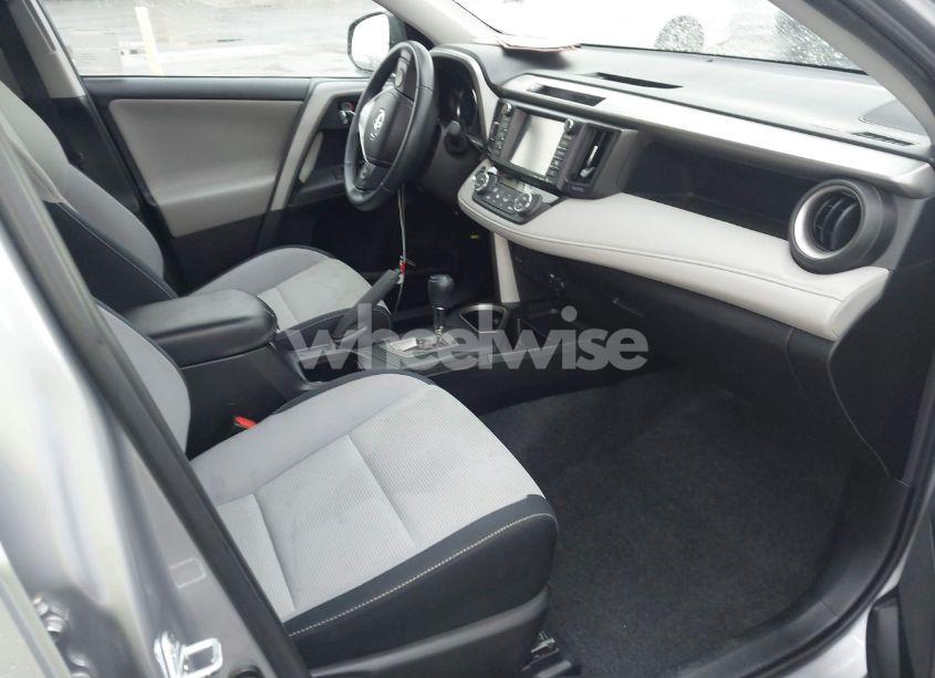 Photo 5 of 2016 Toyota Rav4 XLE (VIN 2T3WFREV7GW251931)