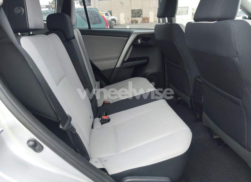 Photo 8 of 2016 Toyota Rav4 XLE (VIN 2T3WFREV7GW251931)