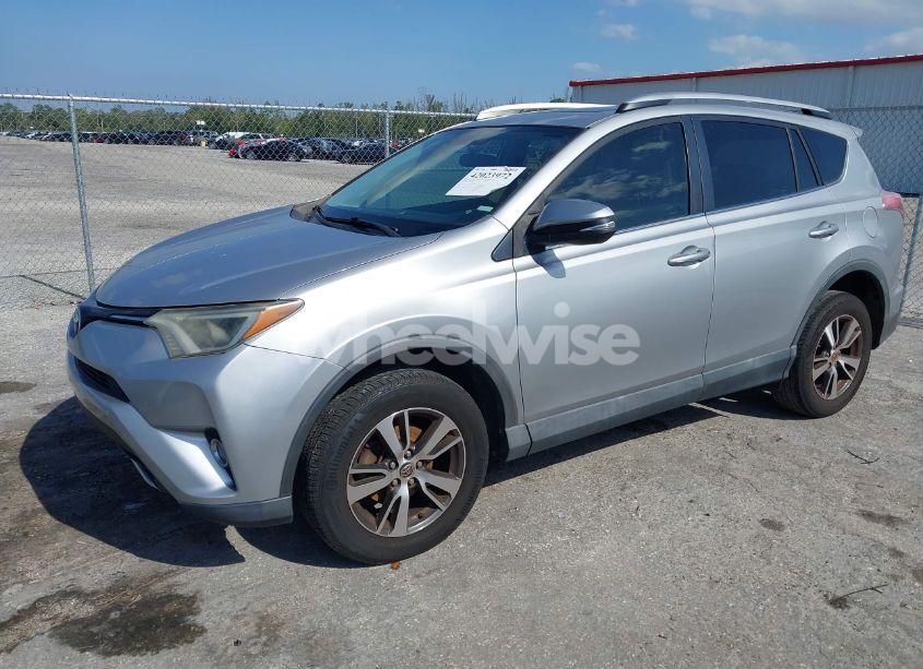 Photo 2 of 2016 Toyota Rav4 XLE (VIN 2T3WFREV7GW280362)