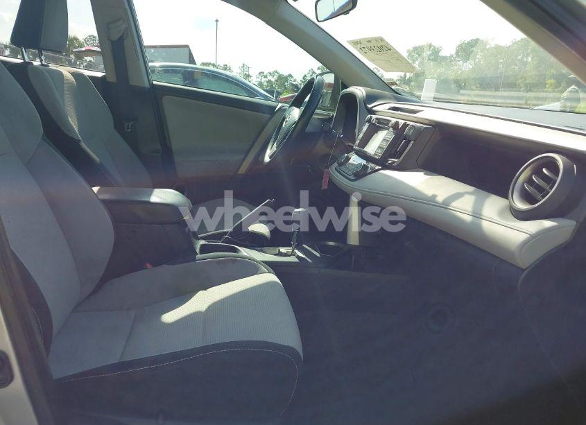 Photo 5 of 2016 Toyota Rav4 XLE (VIN 2T3WFREV7GW280362)