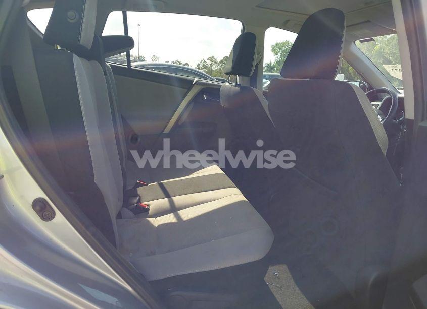 Photo 8 of 2016 Toyota Rav4 XLE (VIN 2T3WFREV7GW280362)