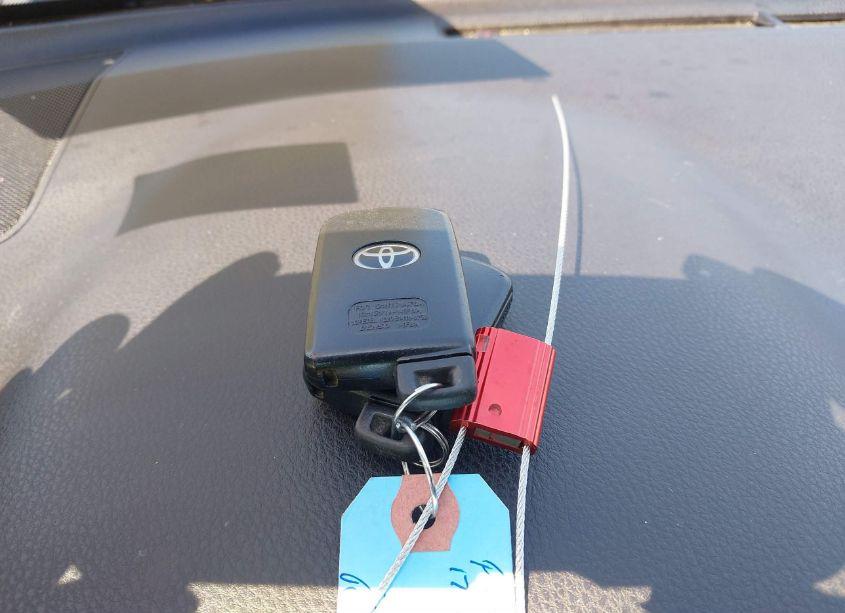 Photo 11 of 2017 Toyota Rav4 XLE (VIN 2T3WFREV7HW343705)