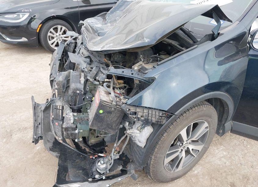 Photo 6 of 2017 Toyota Rav4 XLE (VIN 2T3WFREV7HW380950)