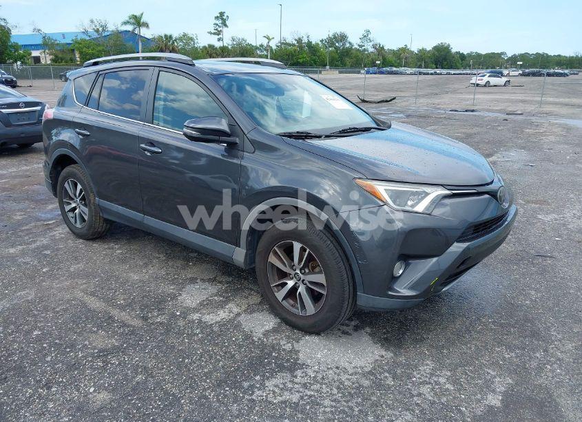 2017 Toyota Rav4 XLE (VIN 2T3WFREV7HW394783) main photo
