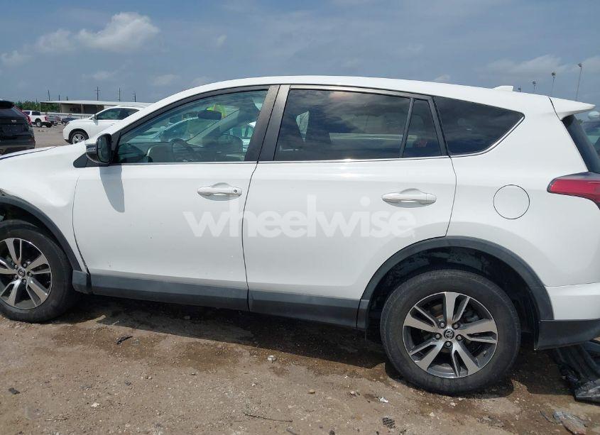 Photo 14 of 2018 Toyota Rav4 XLE (VIN 2T3WFREV7JW408560)