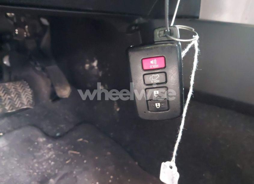 Photo 11 of 2018 Toyota Rav4 ADVENTURE/XLE (VIN 2T3WFREV7JW463672)