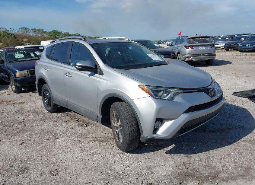 2018 Toyota Rav4 ADVENTURE/XLE (VIN 2T3WFREV7JW511400) main photo