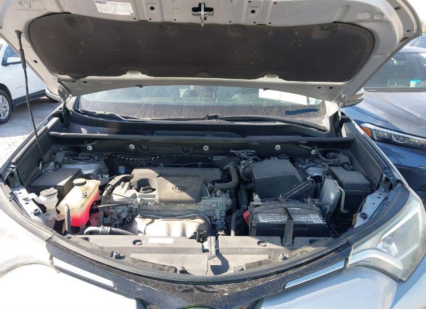 Photo 10 of 2018 Toyota Rav4 ADVENTURE/XLE (VIN 2T3WFREV7JW511400)