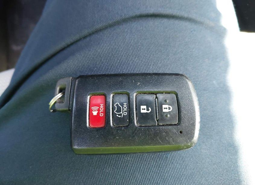 Photo 11 of 2018 Toyota Rav4 ADVENTURE/XLE (VIN 2T3WFREV7JW511400)