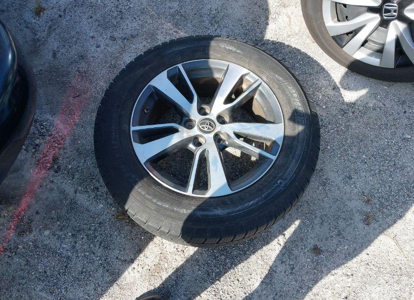 Photo 12 of 2018 Toyota Rav4 ADVENTURE/XLE (VIN 2T3WFREV7JW511400)