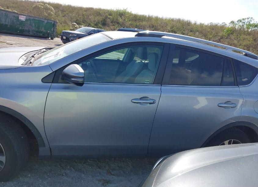 Photo 15 of 2018 Toyota Rav4 ADVENTURE/XLE (VIN 2T3WFREV7JW511400)