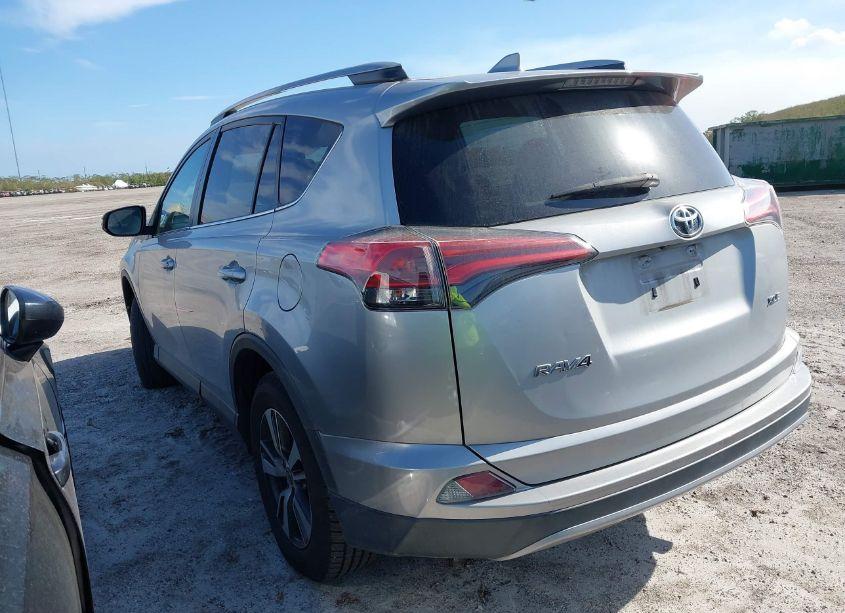 Photo 3 of 2018 Toyota Rav4 ADVENTURE/XLE (VIN 2T3WFREV7JW511400)