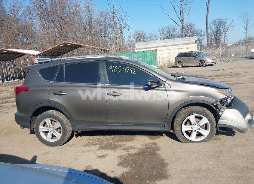 Photo 13 of 2013 Toyota Rav4 XLE (VIN 2T3WFREV8DW008768)