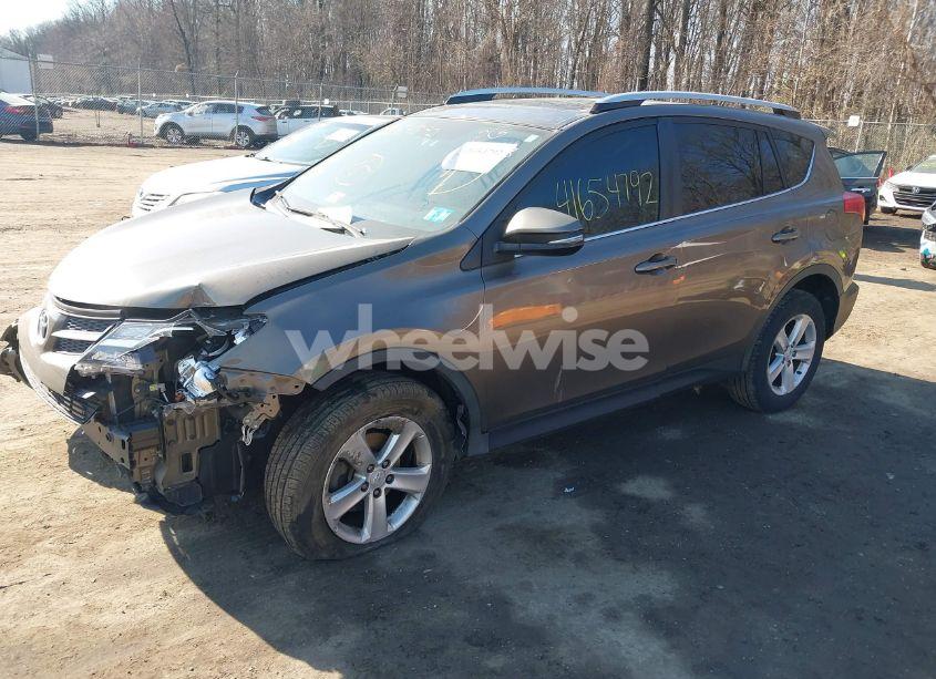 Photo 2 of 2013 Toyota Rav4 XLE (VIN 2T3WFREV8DW008768)