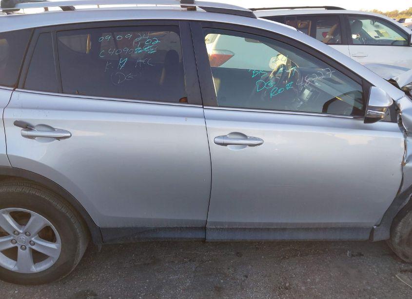 Photo 13 of 2014 Toyota Rav4 XLE (VIN 2T3WFREV8EW107589)