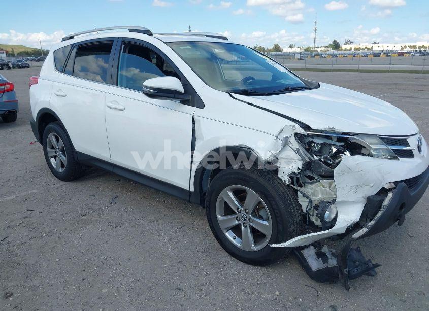 2015 Toyota Rav4 XLE (VIN 2T3WFREV8FW159015) main photo