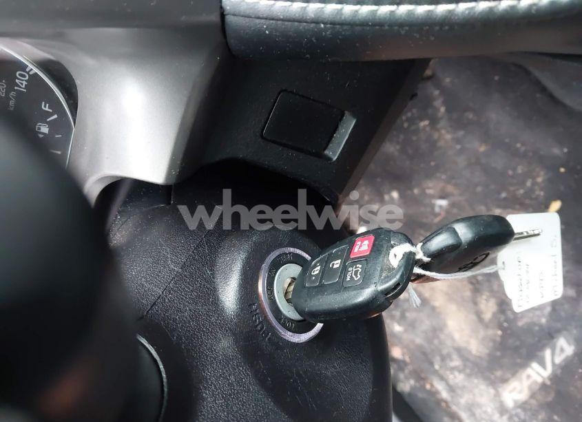 Photo 11 of 2016 Toyota Rav4 XLE (VIN 2T3WFREV8GW247922)