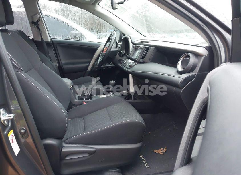 Photo 5 of 2016 Toyota Rav4 XLE (VIN 2T3WFREV8GW247922)