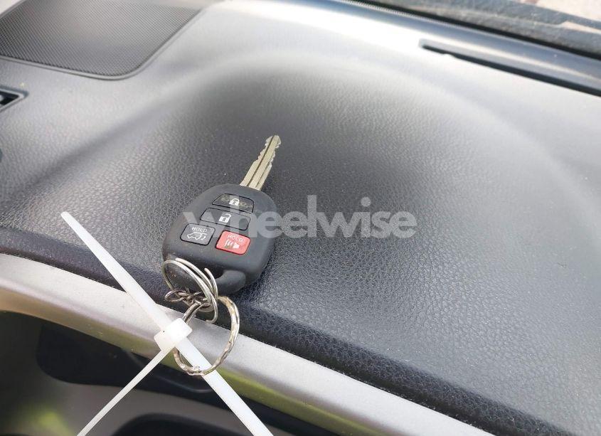 Photo 11 of 2016 Toyota Rav4 XLE (VIN 2T3WFREV8GW308220)