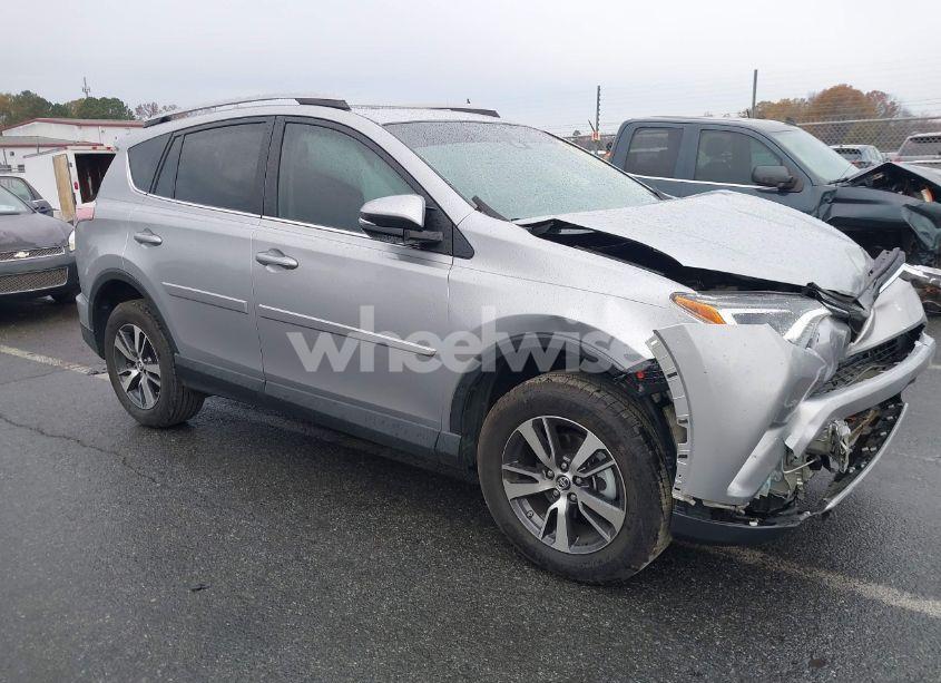 2017 Toyota Rav4 XLE (VIN 2T3WFREV8HW324497) main photo