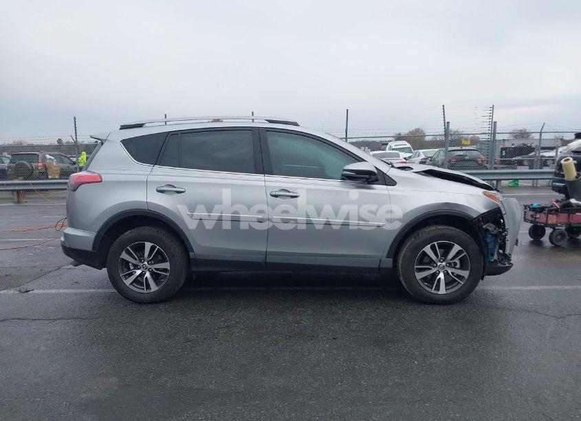 Photo 13 of 2017 Toyota Rav4 XLE (VIN 2T3WFREV8HW324497)