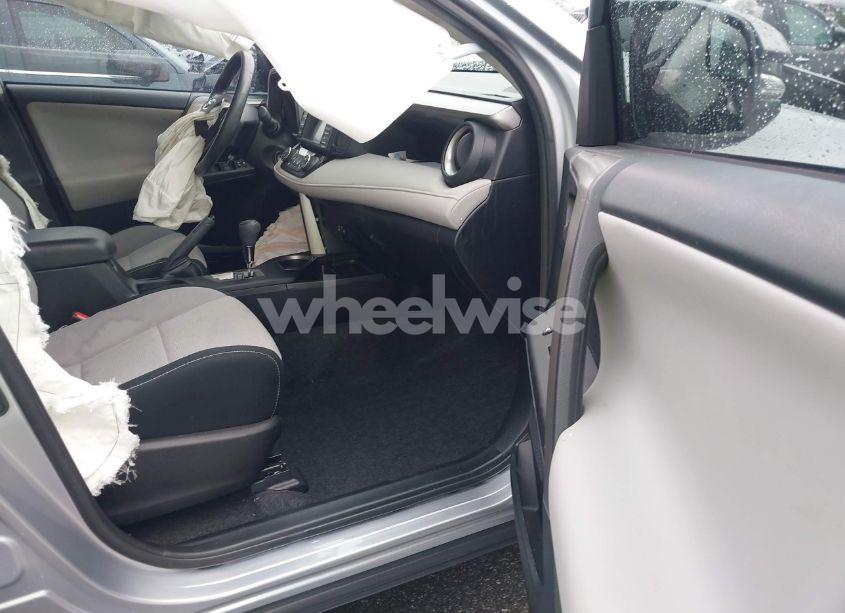 Photo 5 of 2017 Toyota Rav4 XLE (VIN 2T3WFREV8HW324497)