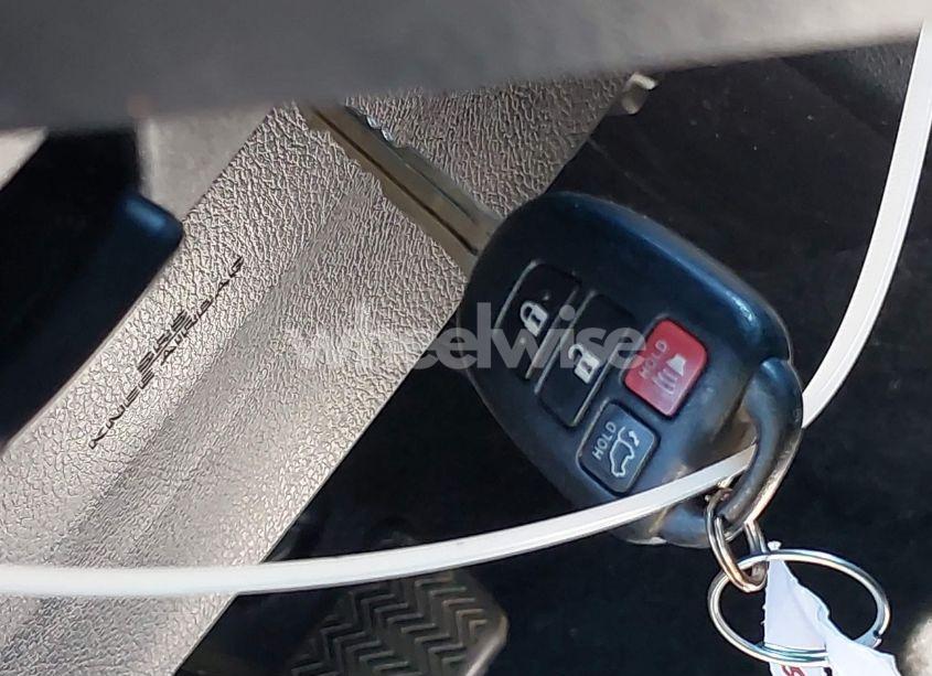 Photo 11 of 2017 Toyota Rav4 XLE (VIN 2T3WFREV8HW347794)