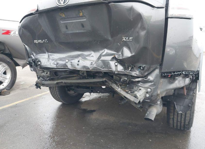 Photo 21 of 2018 Toyota Rav4 XLE (VIN 2T3WFREV8JW467651)