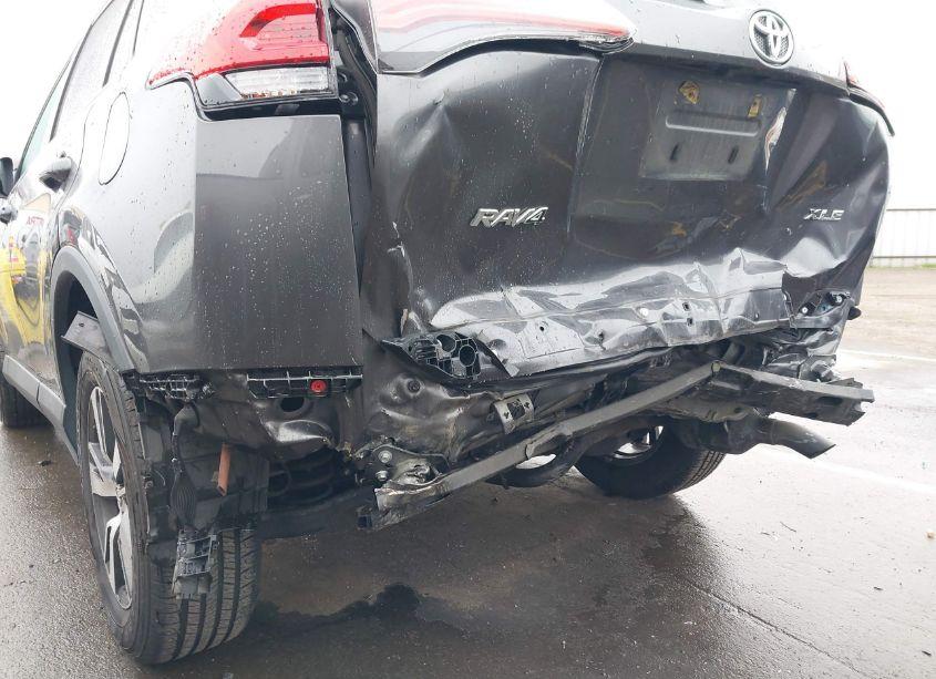 Photo 22 of 2018 Toyota Rav4 XLE (VIN 2T3WFREV8JW467651)