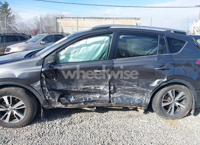 Photo 6 of 2018 Toyota Rav4 ADVENTURE/XLE (VIN 2T3WFREV8JW510997)