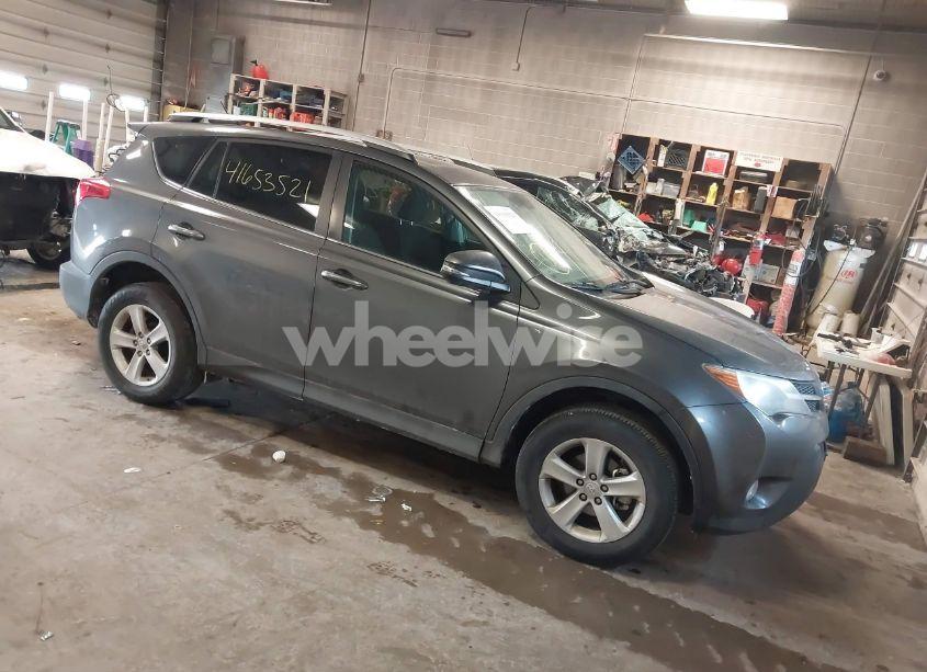 2013 Toyota Rav4 XLE (VIN 2T3WFREV9DW011176) main photo