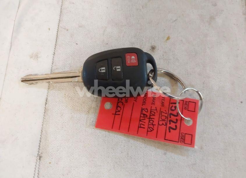 Photo 11 of 2013 Toyota Rav4 XLE (VIN 2T3WFREV9DW011176)