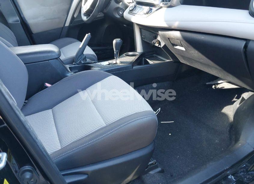 Photo 5 of 2015 Toyota Rav4 XLE (VIN 2T3WFREV9FW181783)