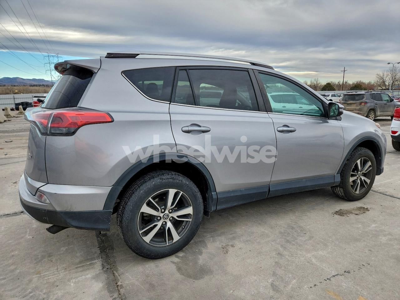 Photo 3 of 2016 TOYOTA RAV4 XLE (VIN 2T3WFREV9GW241630)