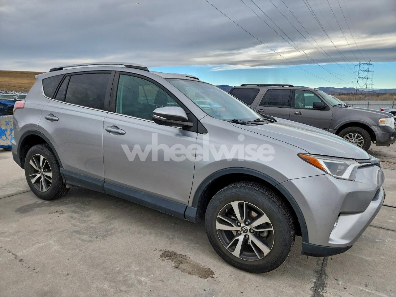 Photo 4 of 2016 TOYOTA RAV4 XLE (VIN 2T3WFREV9GW241630)