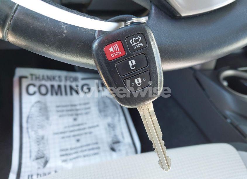 Photo 11 of 2016 Toyota Rav4 XLE (VIN 2T3WFREV9GW280895)