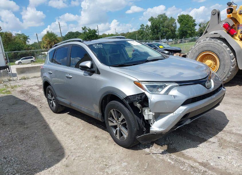 2017 Toyota Rav4 XLE (VIN 2T3WFREV9HW355516) main photo