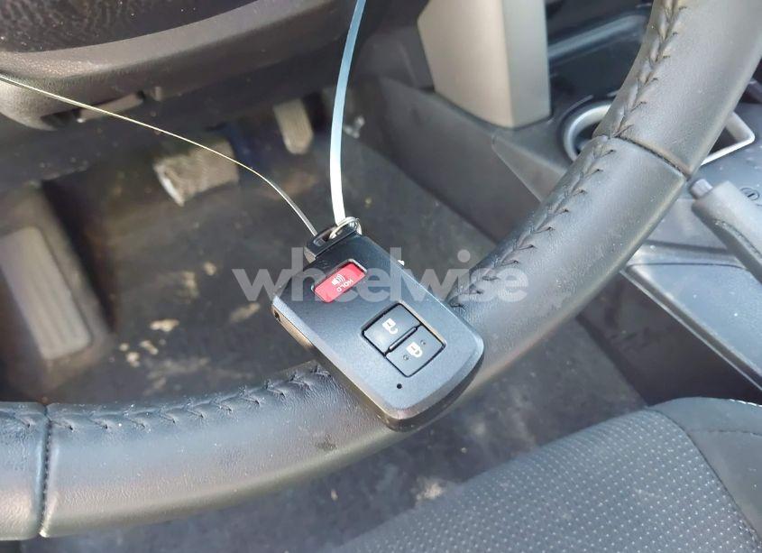 Photo 11 of 2017 Toyota Rav4 XLE (VIN 2T3WFREV9HW401653)