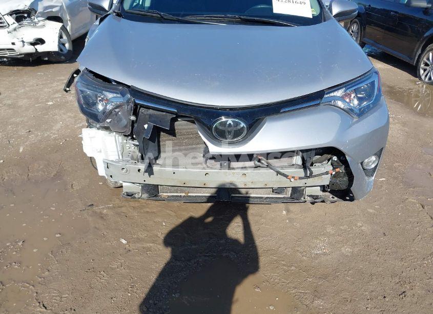 Photo 6 of 2017 Toyota Rav4 XLE (VIN 2T3WFREV9HW401653)
