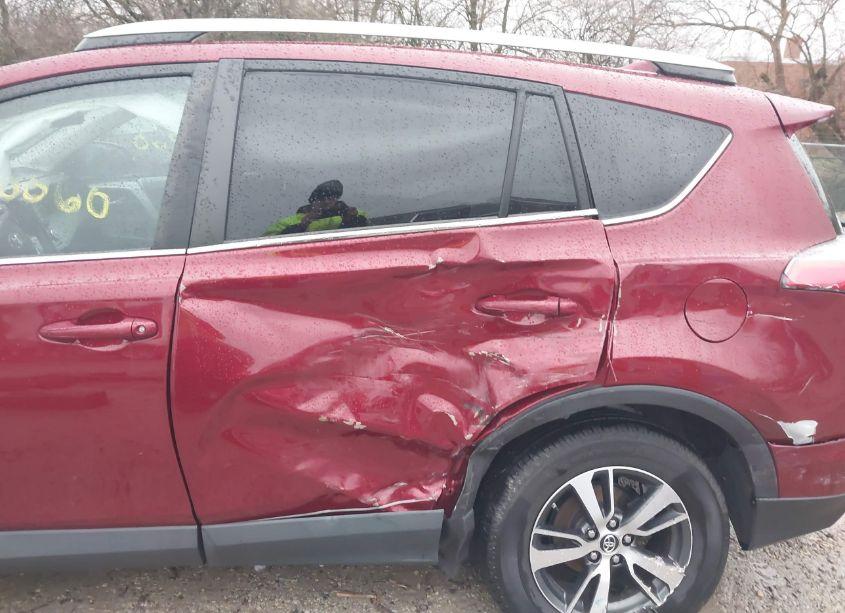 Photo 6 of 2018 Toyota Rav4 ADVENTURE/XLE (VIN 2T3WFREV9JW433640)