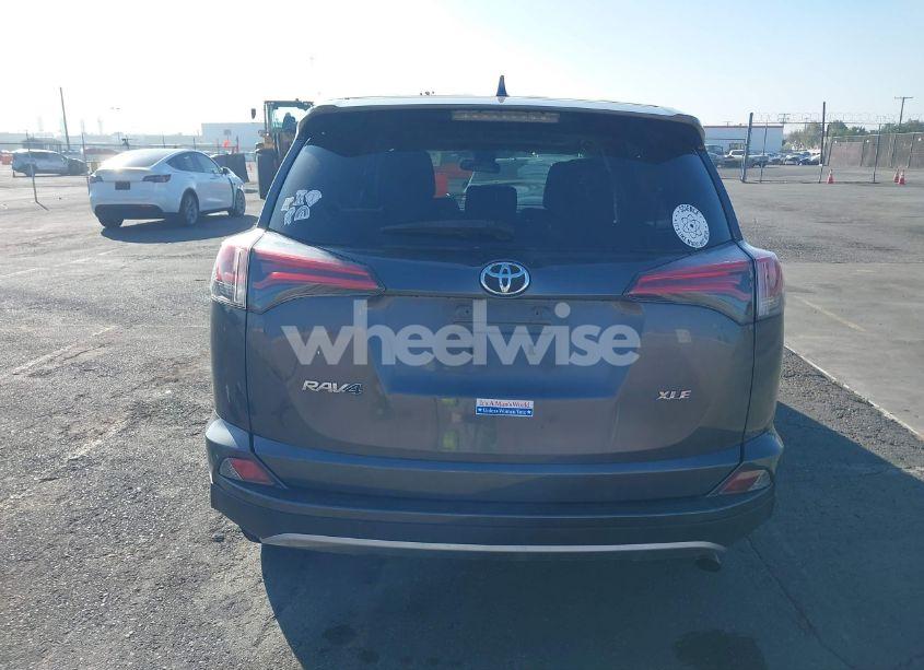 Photo 17 of 2018 Toyota Rav4 XLE (VIN 2T3WFREV9JW484183)