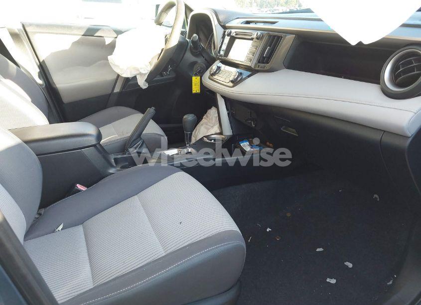 Photo 5 of 2014 Toyota Rav4 XLE (VIN 2T3WFREVXEW083067)