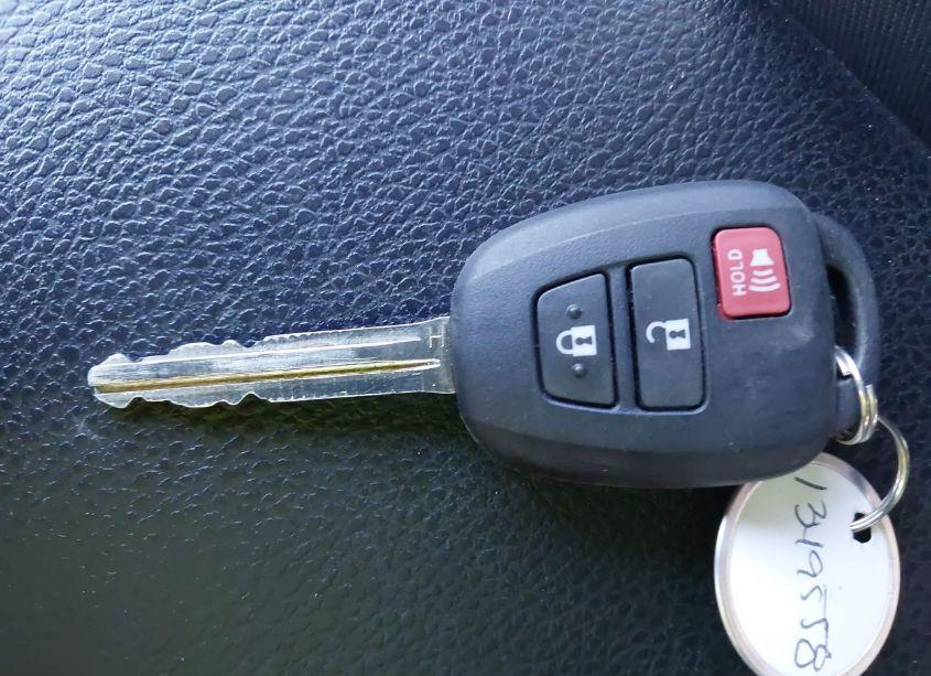 Photo 11 of 2015 Toyota Rav4 XLE (VIN 2T3WFREVXFW161395)