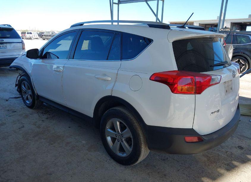 Photo 3 of 2015 Toyota Rav4 XLE (VIN 2T3WFREVXFW161395)
