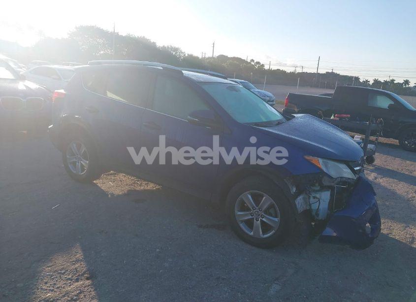 2015 Toyota Rav4 XLE (VIN 2T3WFREVXFW214984) main photo
