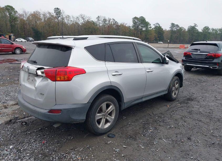 Photo 4 of 2015 Toyota Rav4 XLE (VIN 2T3WFREVXFW233342)